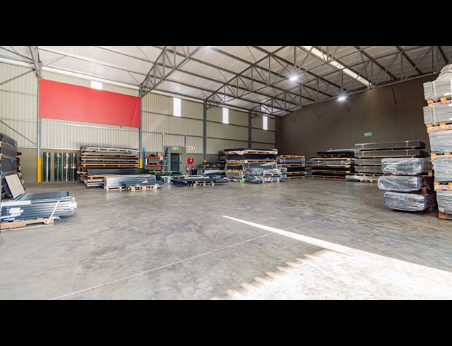 840M² WAREHOUSE FOR SALE IN KNOPJESLAAGTE